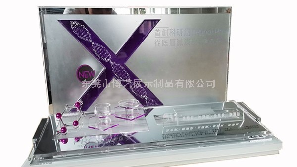 我們在定制亞克力展示架時，應該選擇UV印刷還是絲印呢？